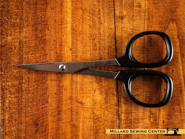 Scissors, 4′′ Needlecraft Scissors with Curved Tip by Kai